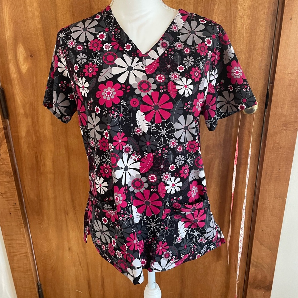 Woman’s scrubs top size Medium Easy stretch butter soft wrinkle free